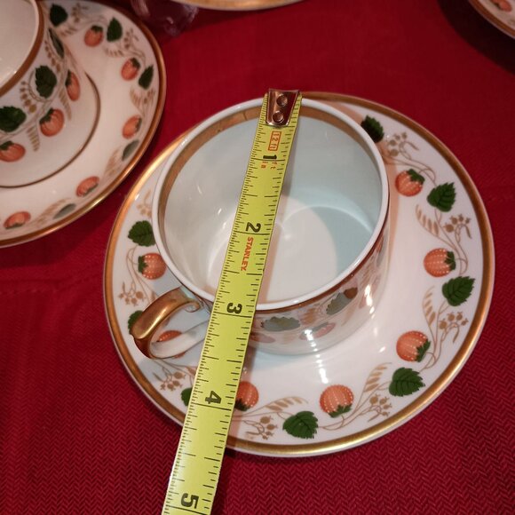 Mottahedeh Vista Alegre Strawberry Vine Plate & Coffee Cups & Saucers Set of 3 - Picture 7 of 12